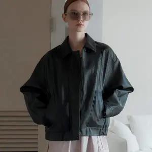 [롯데백화점]쥬크 오버핏 페이크 레더 점퍼_Z254PSF552