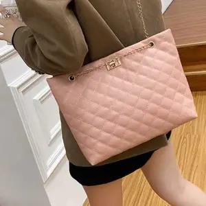 여자 봄 데이트 룩 퀼팅 체인 숄더 크로스 백 가방 나들이여행코디 크로스백숄더백