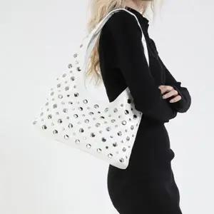 도트패턴 호보 숄더백 와이드스트랩 데일리 여성 가방