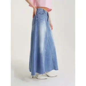 언노운 플래닛 플레어 데님 롱 스커트 블루 1911027
