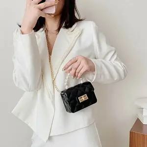 여성크로스백 귀엽고 앙증맞은 진주스트랩 퀼팅 미니 크로스백