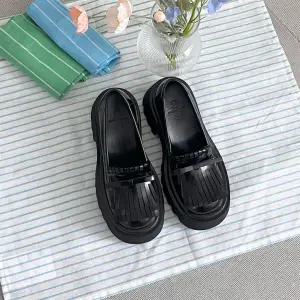 여자 키높이 플랫폼 통굽 리본 태슬 가죽 블랙 로퍼