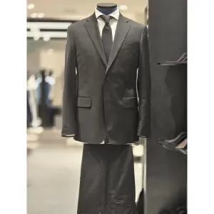 [지이크](대전신세계) 26S/S 프리미엄 울 혼방 스판 블랙 수트 (PMJ2086)