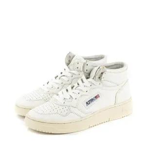 [오트리] (X_AUMW GG04) 여성 메달리스트 스니커즈