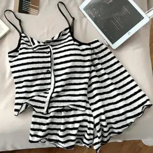 비욘드라이프 패드내장 스트라이프 파자마 홈웨어 1002350