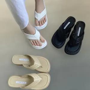 [신상오픈런]여성 클래식 스트랩 발가락 키높이 쪼리 샌들 (34222440)