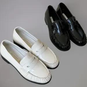 [신상오픈런]여성 정장용 가죽 로퍼 클래식 낮은굽 단화 (34192138)