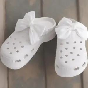 [신상오픈런]여성용 귀여운 펀칭 고무 리본 수영샌들 (33435037)