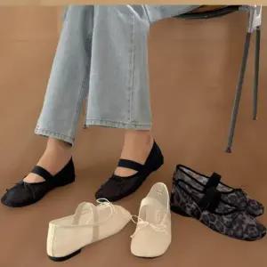 [신상오픈런]여성 리본 장식 메리제인 플랫 신발 망사 디자인 (33434873)