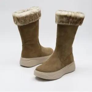 [라운슈][라운슈] 스웨이드 절개라인 퍼트리밍 미들부츠 4.8cm (43599436)