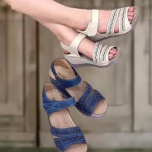 [신상오픈런]여성 캐주얼 네이비 베이지 큐빅 스트랩 샌들 (33434936)