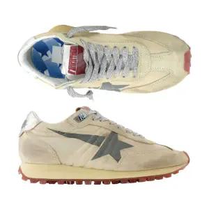 [골든구스] 25FW 여성 러닝 마라톤 M77 스니커즈 베이지/실버 GWF00683 F007399 15260