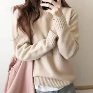 스타일 따뜻하고 세미 포멀한 캐주얼한 포근한니트 룩