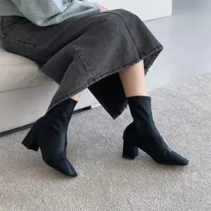 [신상오픈런]하이힐부츠 백지퍼 삭스힐 여성 스판 발목구두 (29498244)