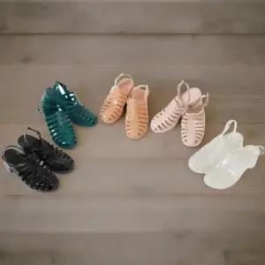 [신상오픈런]여성 여름 아쿠아슈즈 조정 가능한 스트랩 샌들 (33435033)