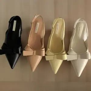 [신상오픈런]여성 리본 장식 슬링백 뾰족 구두 낮은 굽 가죽 (33435002)