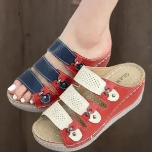 [신상오픈런]여성을 위한 배색 메탈 버클 오픈토 펀칭 가죽 샌들 (33435040)