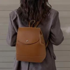 [신상오픈런]여성용 가죽 백팩 스냅버튼 디자인 심플 컬러 (33436013)