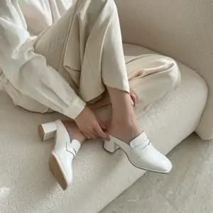 [신상오픈런]무광 가죽블로퍼 하이힐 앞코막힌 여성슬리퍼 (30316759)