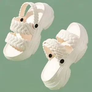 [신상오픈런]여성 여름 통기성 PVC 스트랩 높이 증가 샌들 (39079143)