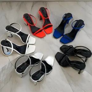 [신상오픈런]스키니 킬힐슬리퍼 메탈릭 무대신발 비비드 여성뮬 (30906191)