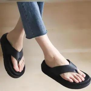 [신상오픈런]여성 바캉스 쿠셔닝 키높이 통굽 플립플랍 블랙 쪼리 (39079963)