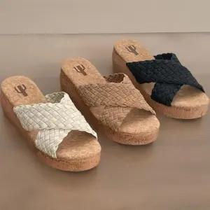 [신상오픈런]여성 심플 위빙 코르크 웨지힐 스트랩 통굽 슬리퍼 (39079938)