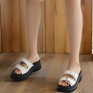 [신상오픈런]여성용 편안한 더블 스트랩 가죽 샌들 (32967005)