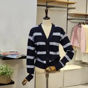 [대구백화점] [반에이크]스트라이프 브이넥 가디건(VB53KCM203Z)