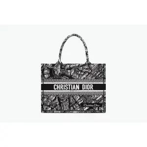 MUST IT_디올 북 토트 미디엄 블랙 and 화이트 자수 M1296ZOMP_M46I