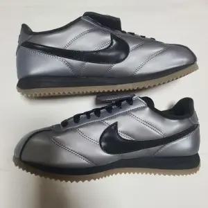 코르테즈 레더 SE 메탈릭 쿨 그레이 블랙 HQ3490-099