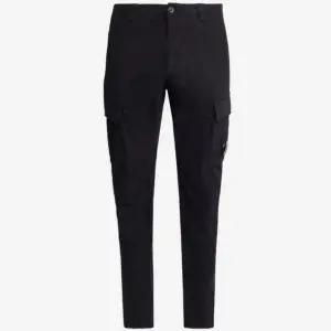 [CP컴퍼니] 스트레치 카고팬츠 블랙 15CMPA186A 005529G 999 75859115