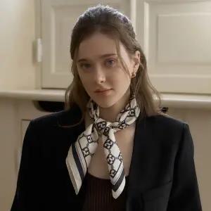 [롯데백화점]엘르 미니E볼드 실크 미니 스카프 SE241S305