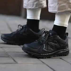 뉴발란스 410v5 데일리 조깅용 남성 와이드핏 운동화 블랙 [국내배송]