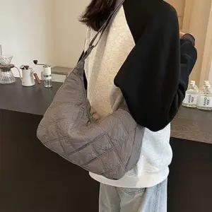 [라일리] Rly 여성 세미포멀한 룩 데일리 퀼팅 숄더백 토트 백