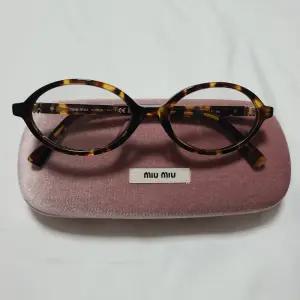 미우미우 리가드 선글라스 블루 렌즈 허니 톨토이즈쉘 아세테이트 얼터너티브 핏 SMU04Z-SVAU-FE08N-C-A050