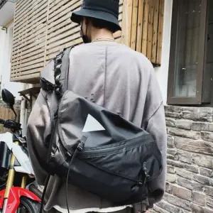 남녀공용 스트릿 포켓크로스백 커플 미니가방포인트백 남여공용가방 블랙크로스백