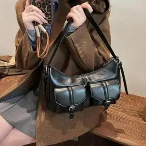 위드썸띵 포켓 빈티지 토트백 여성핸드백 가죽토트백 손가방