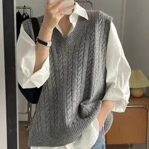 브이넥니트조끼 여자 울 니트 브이넥 셔츠 레이어드 룩 코디