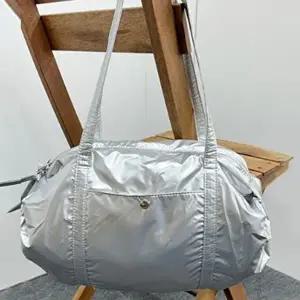 여성숄더백 라운드형 빅사이즈 숄더백 트렌디한 포멀룩