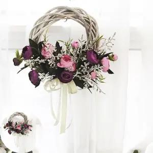 조화 장미꽃을 하나씩 엮어서 만든 쉐비로즈 리스