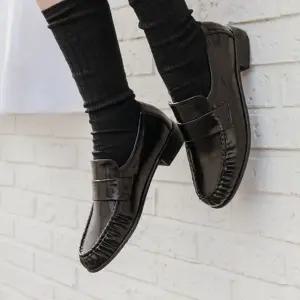 Marilyn 마릴린 스크런치 토 뉴 클래식 로퍼 671130