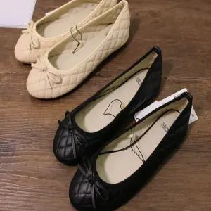 플랫슈즈 단정한 퀼팅 리본 무광 편한 굽없는 단화