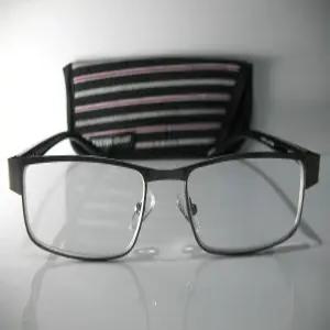 포스터 그랜트 레오 건메탈 블랙 스트라이프 모던 리딩 글래스 케이스 + 3.25 무료 하드 극세사 천 포함