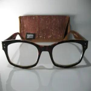 포스터 그랜트 채닝 스크래치 방지 갈색 거북이 독서 안경 케이스 + 2.00 무료 하드 극세사 천