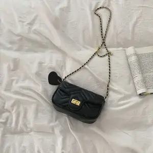 여성 퀄팅 골드 체인 스트랩 미니 크로스백Y 여성크로스백