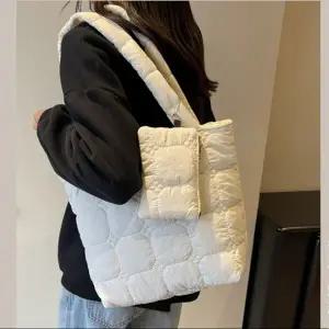 [다잇템] 여자 경량 FW 누빔 폼폼 미니백세트 패딩 숄더백_19624061_588872