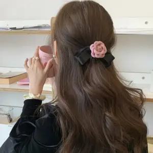 [신상오픈런]동백꽃 리본머리핀 반묶음 실키 여성스러운 코사쥬핀 (30317461)