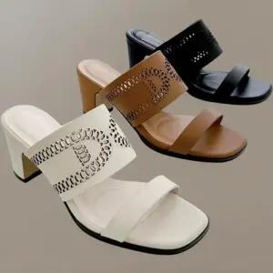 [신상오픈런]여성용 6cm 통굽 스트랩 펀칭 사각코 샌들 (34705767)