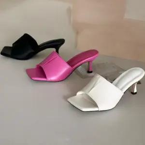 [신상오픈런]여성 여름 무지컬러 사각 코 미들힐 뮬 샌들 (34705679)